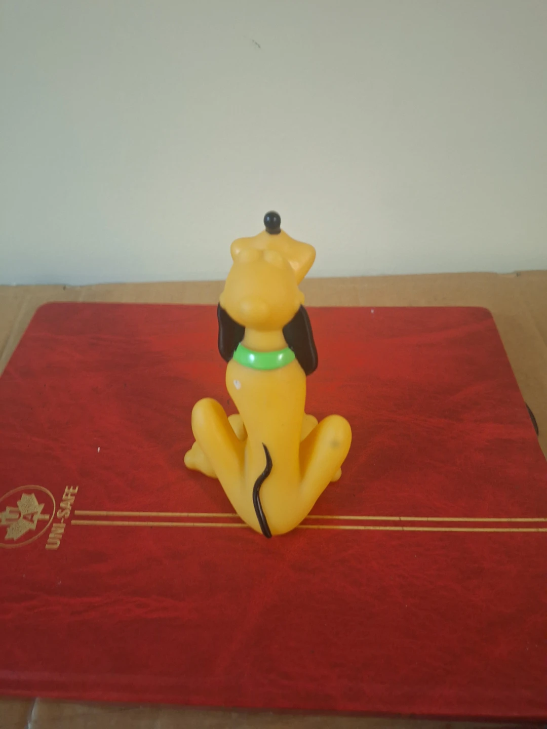 Disney Pluto Figurine - photo 3