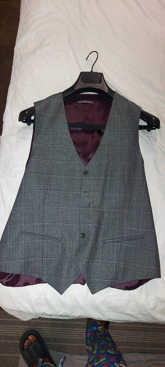 Men's Grey Plaid Suit Jacket, Vest, and Pants