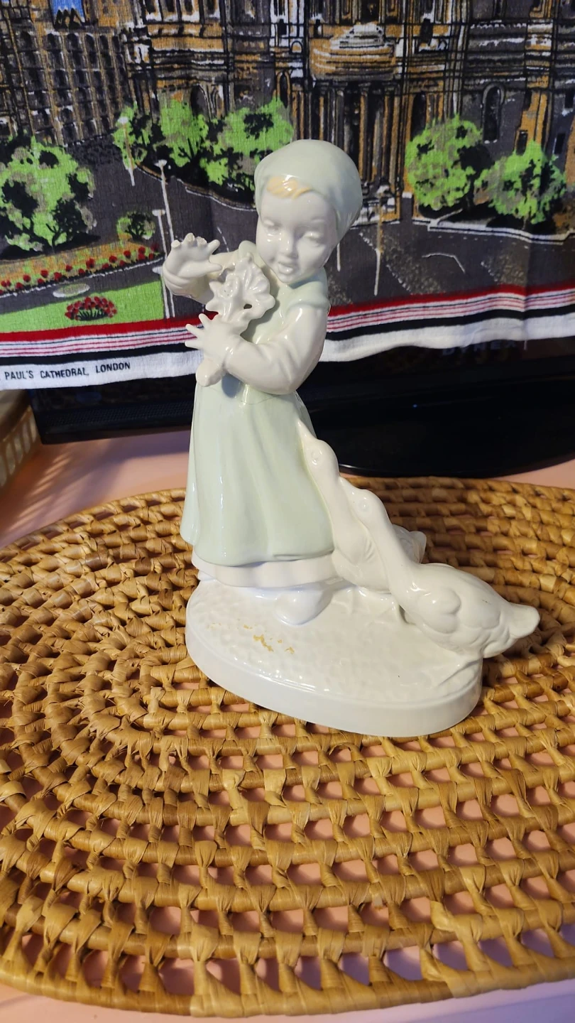 Vintage Porcelain Figurines - photo 4
