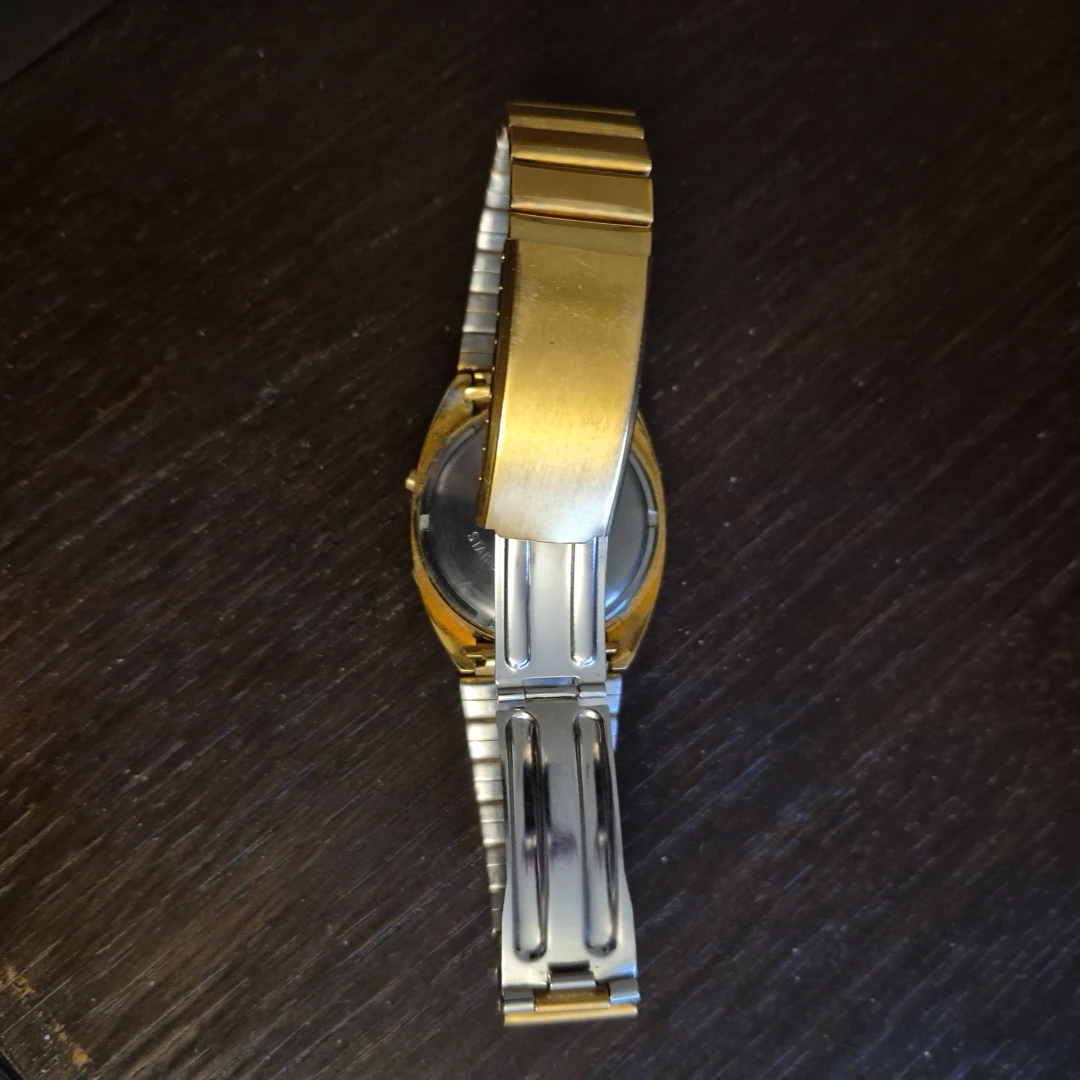 Gold Digital Watch - photo 5