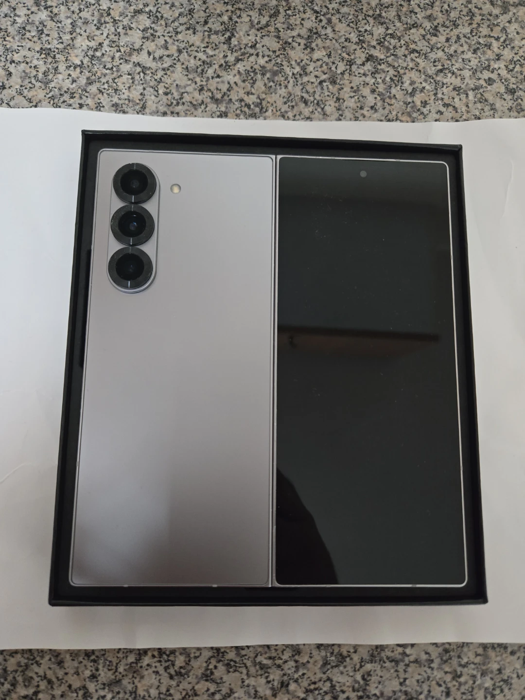 Samsung Galaxy Z Fold6 - Like New! - photo 2