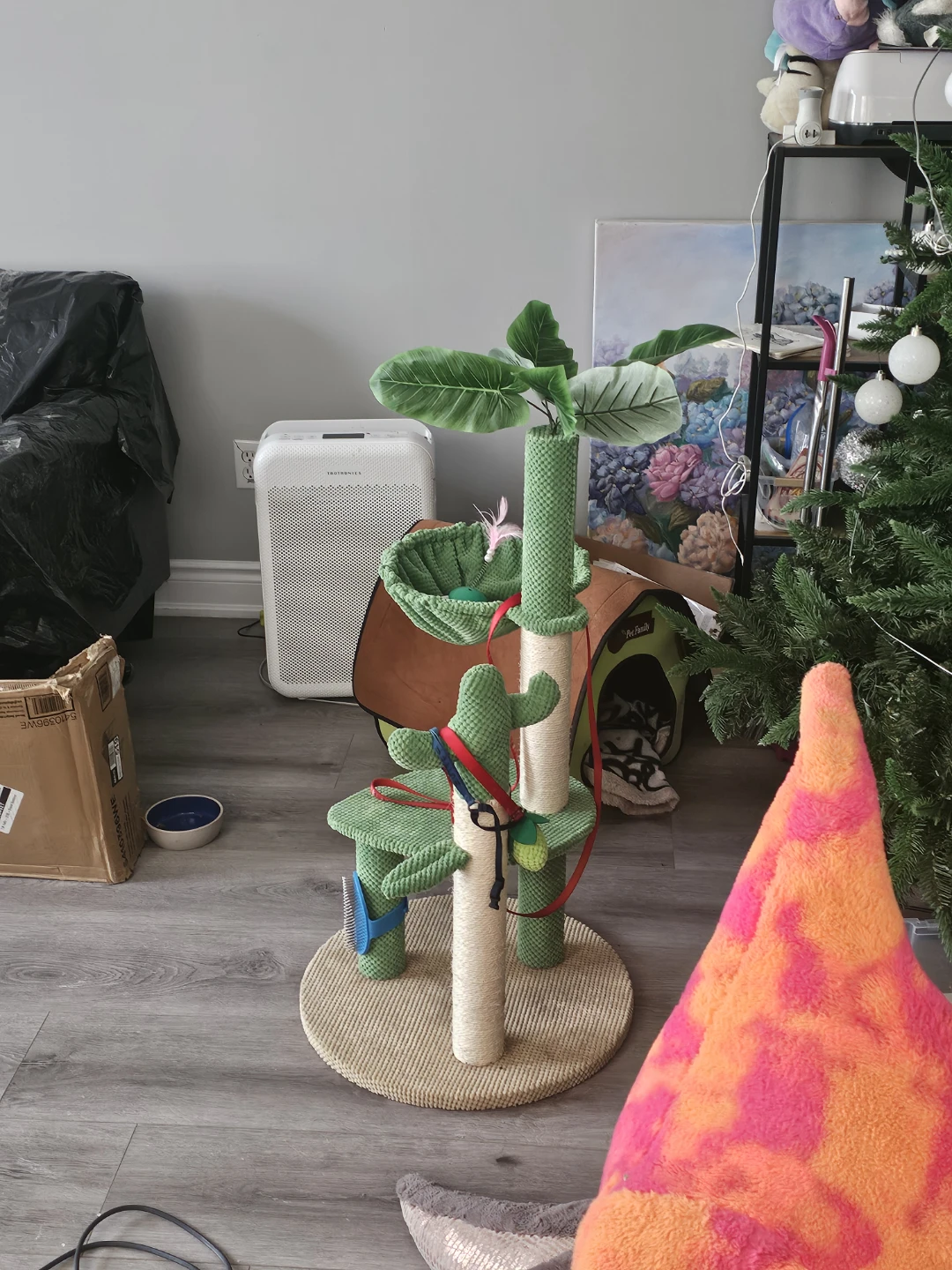 Cat Tree with Cactus and Leaf Design
