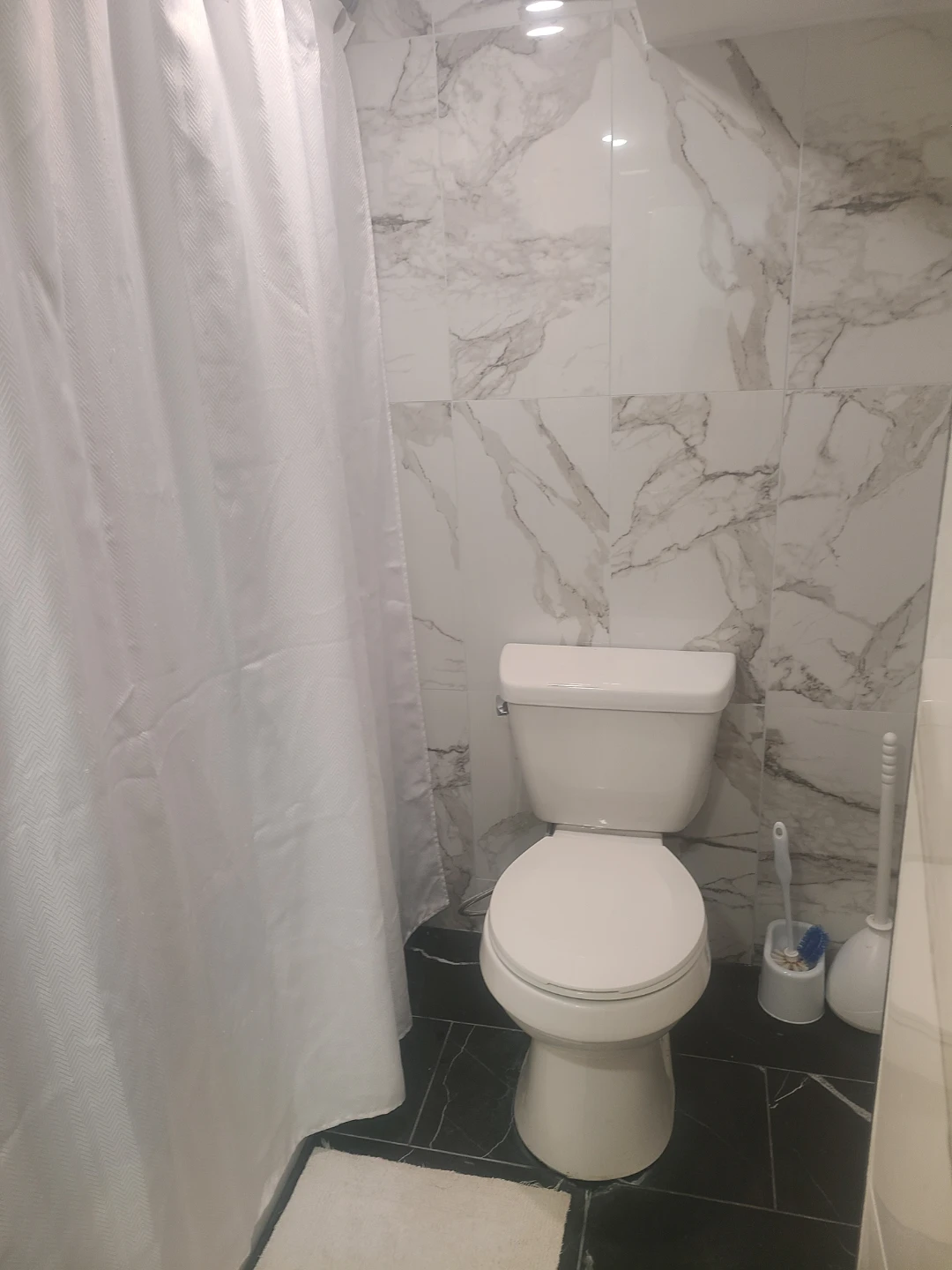 One bedroom basement apt. - photo 4