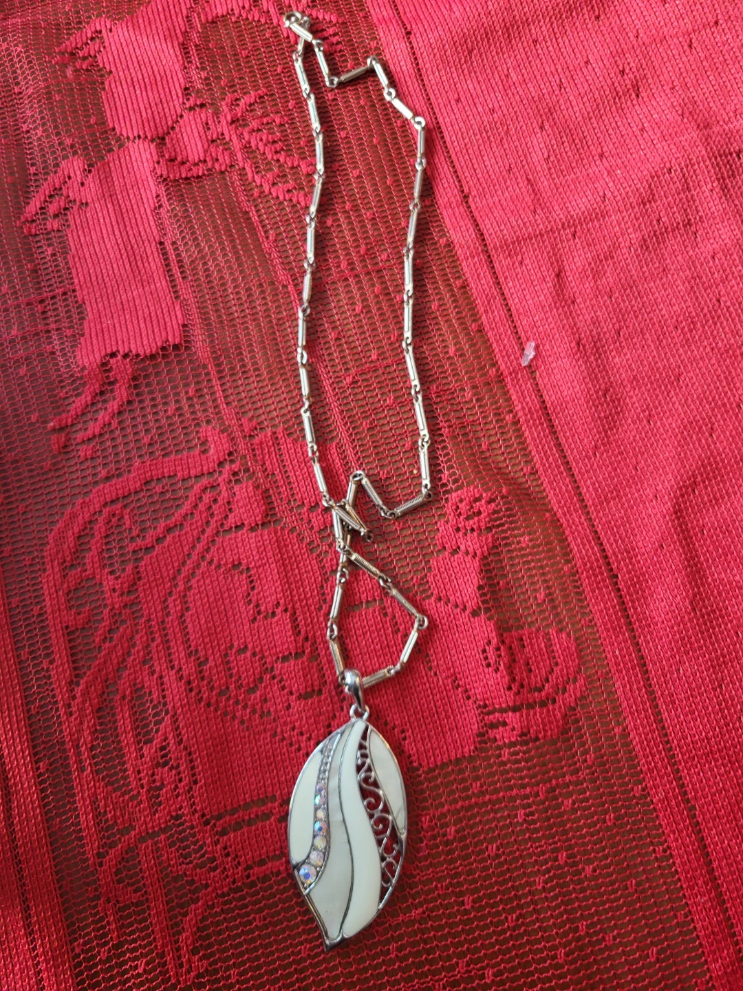 Vintage Leaf Pendant Necklace with stones. - photo 2