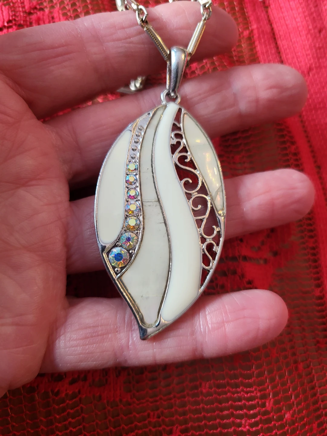 Vintage Leaf Pendant Necklace with stones. - photo 4