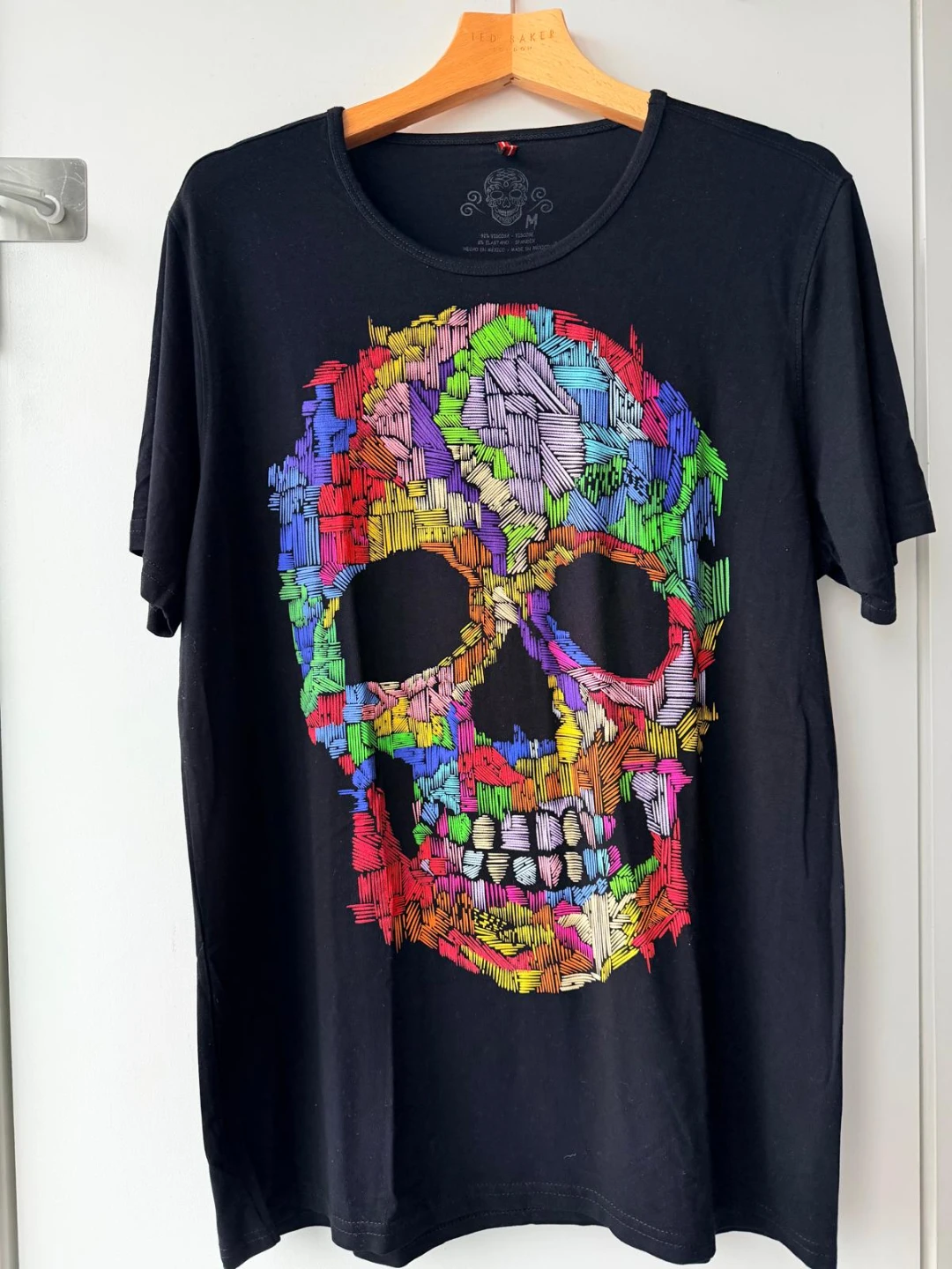 !Ay Güey! Black T-Shirt with Multicolor Skull Design - Size M