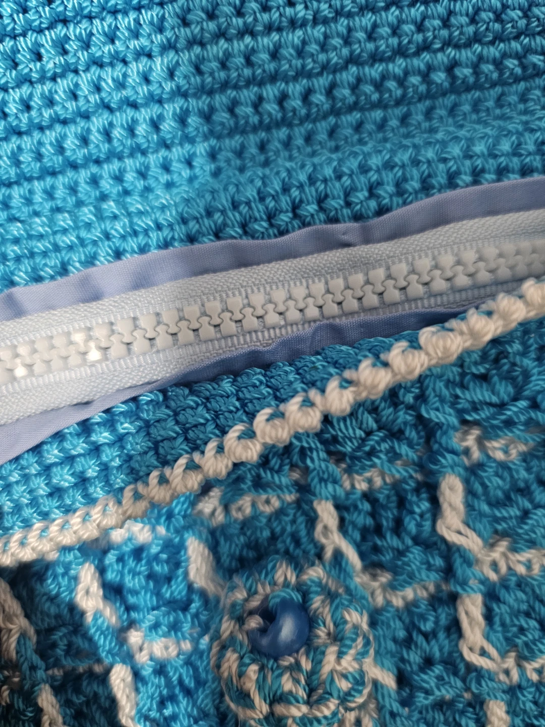 Crocheted Blue & White Shoulder Bag with Flower Accent - photo 3