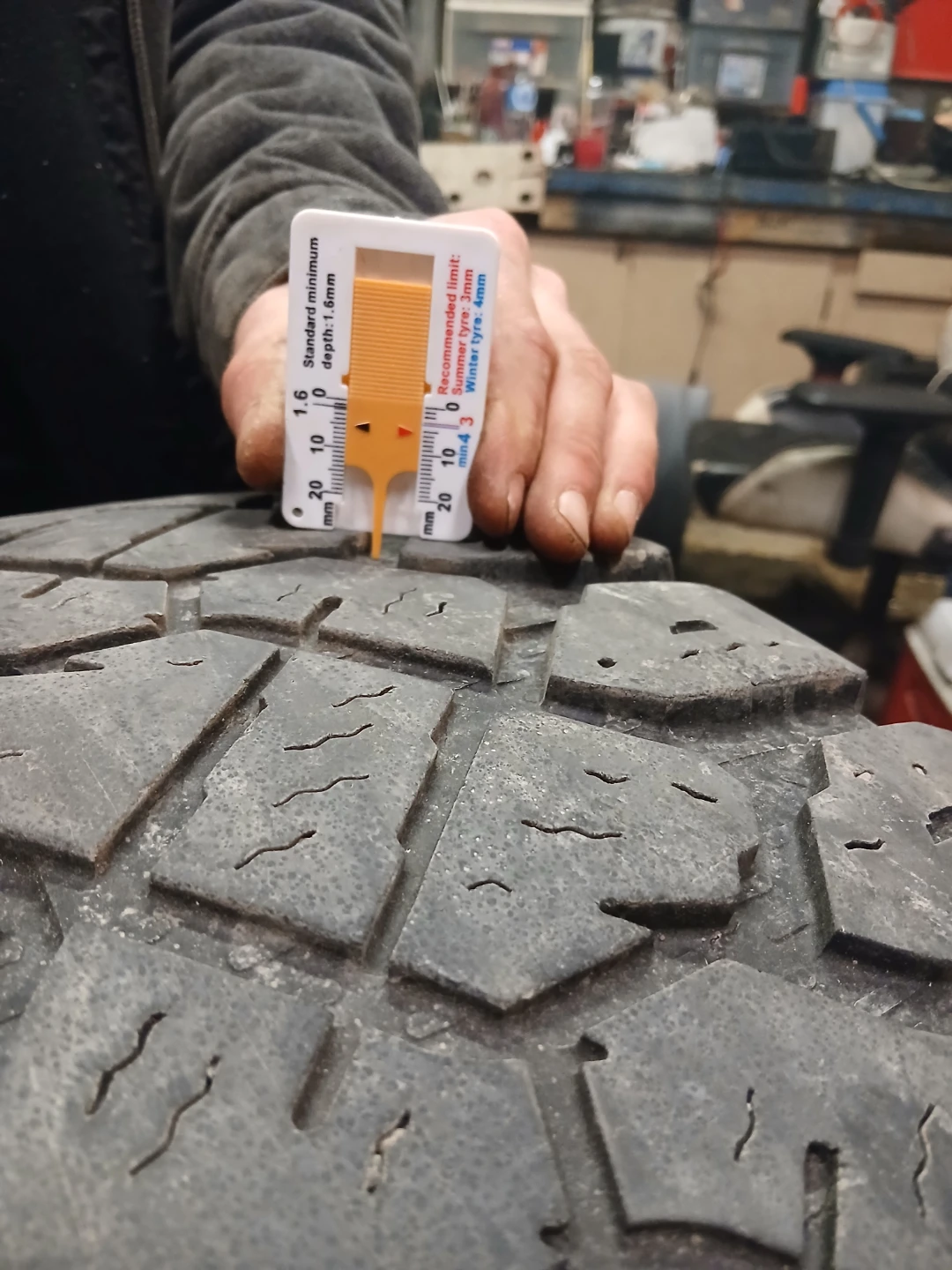 Yokohama Geolandar A/T G015 LT275/65R18 Tires - photo 4