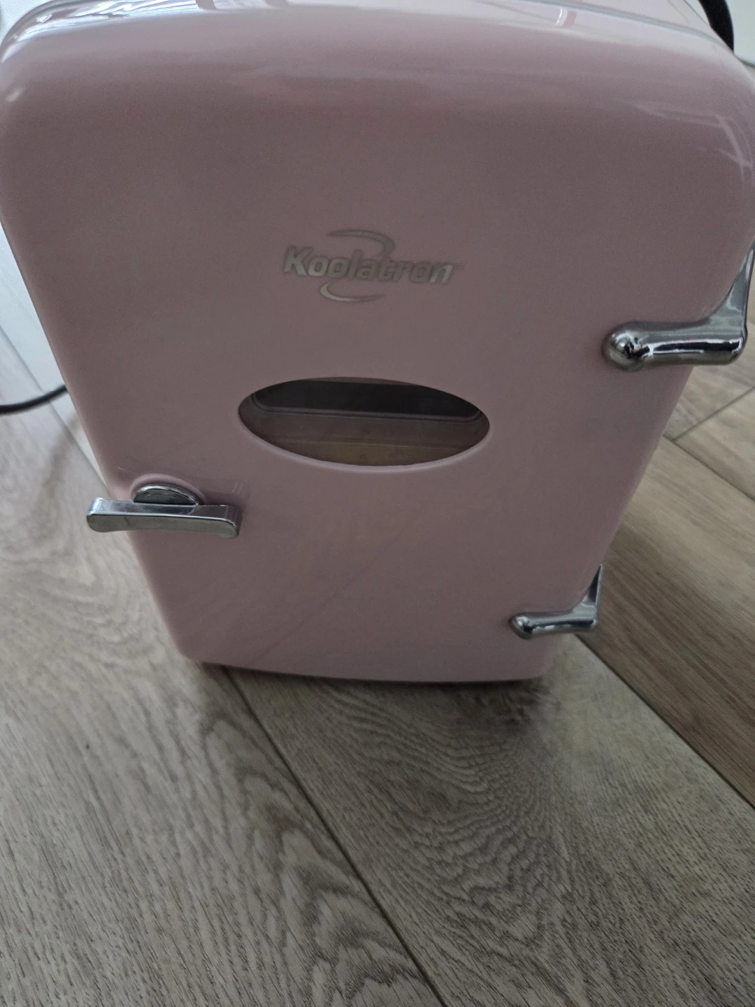 [Koolatron] Pink Mini Fridge