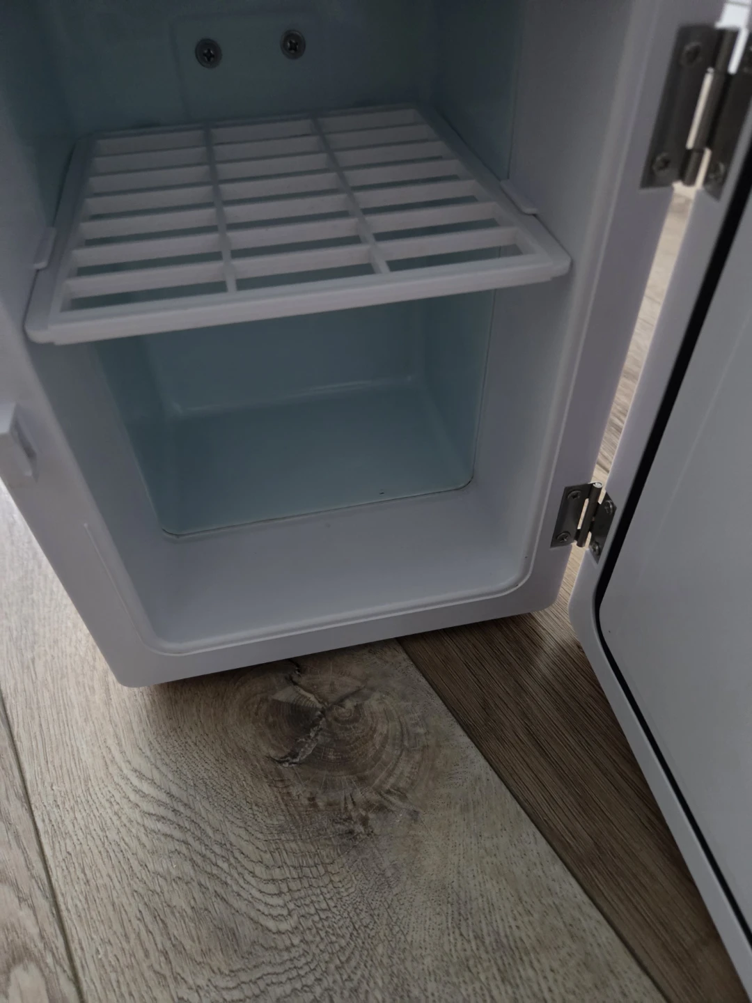 [Koolatron] Pink Mini Fridge - photo 2