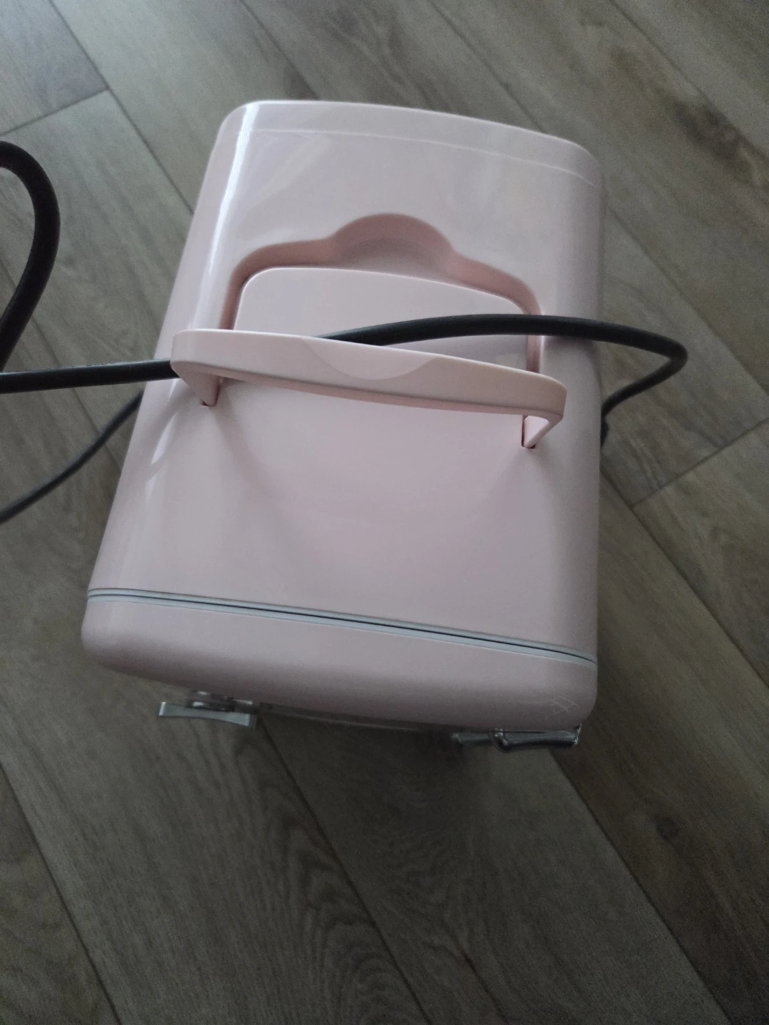 [Koolatron] Pink Mini Fridge - photo 3