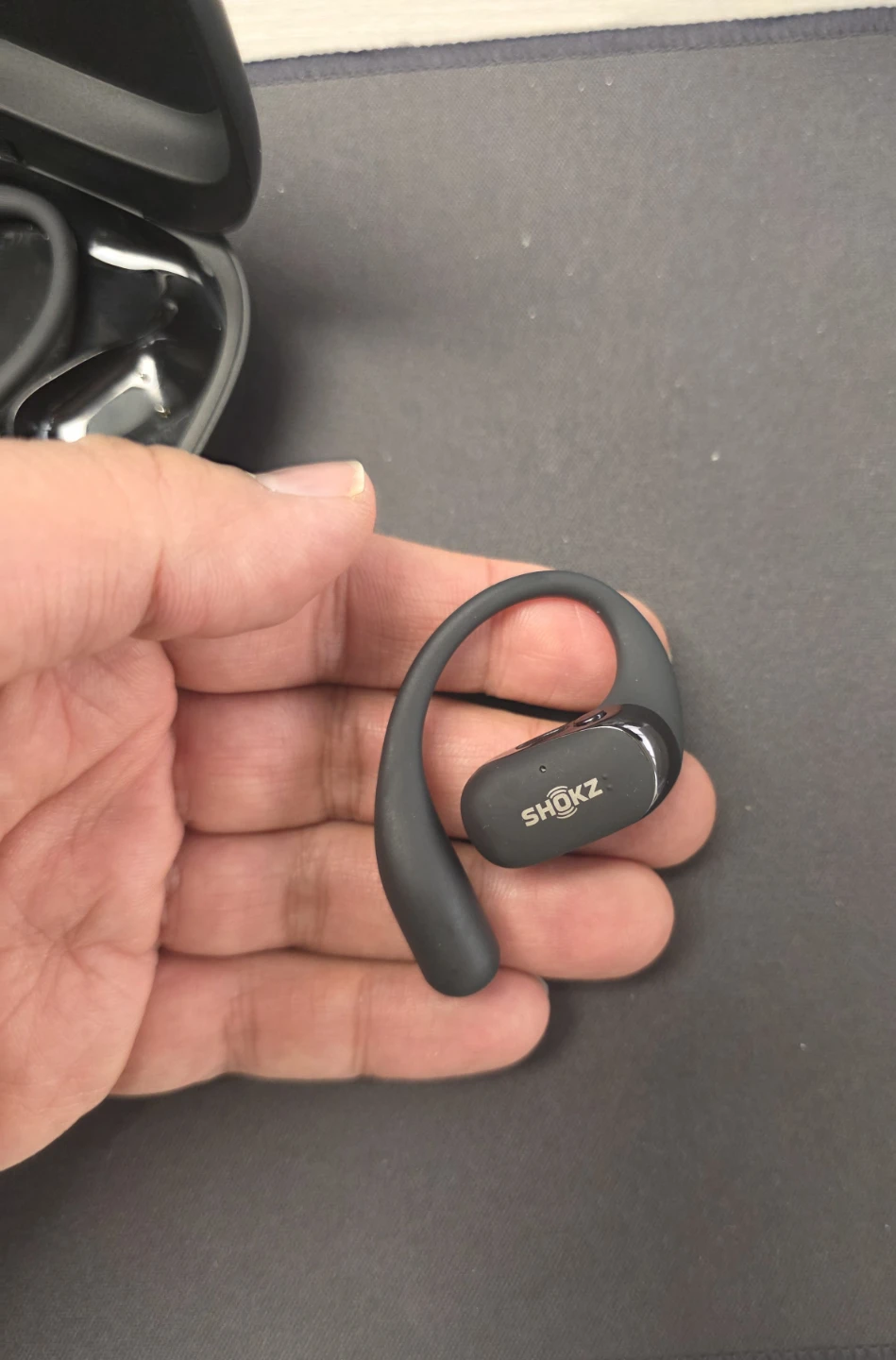 Shokz OpenFit 2+ Wireless Charging Case - photo 5