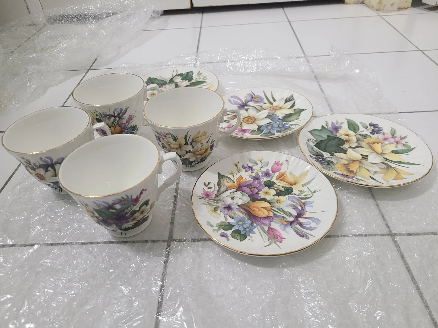 Mayfair Fine Bone China Tea Cups & Saucers (4 sets) - photo 4