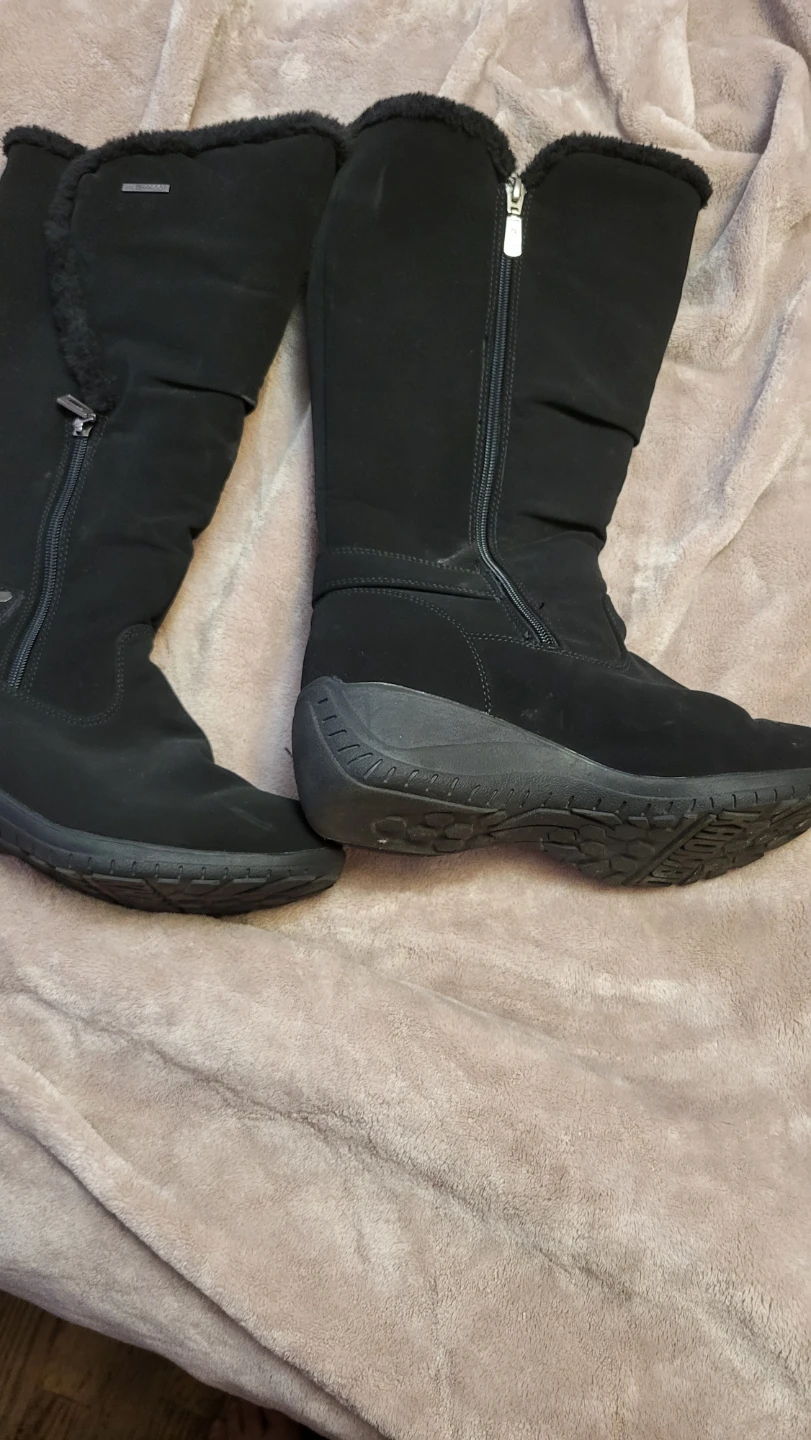 Khombu Black Winter Boots women size 8 M