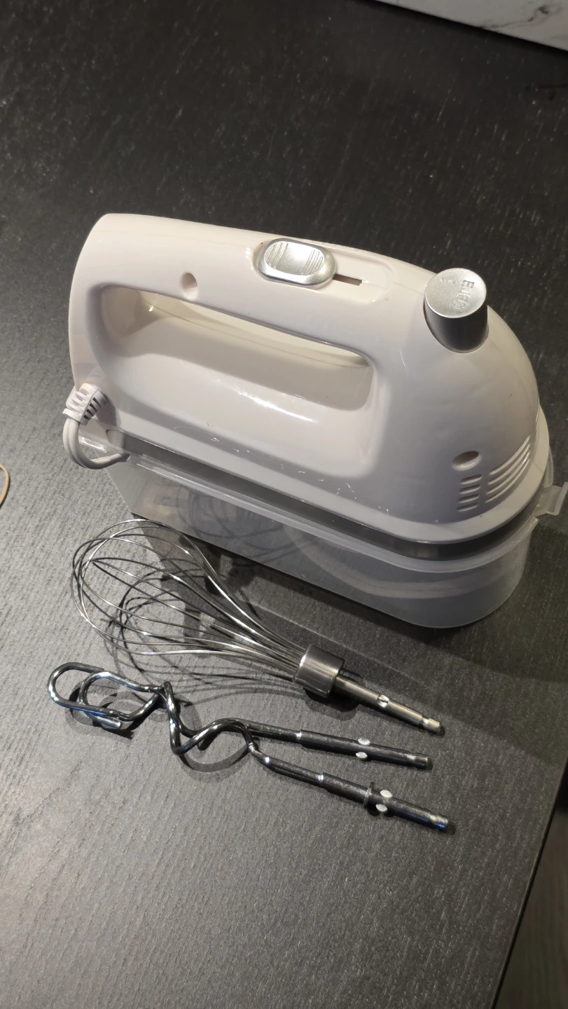 Hand Mixer and kitchen tools