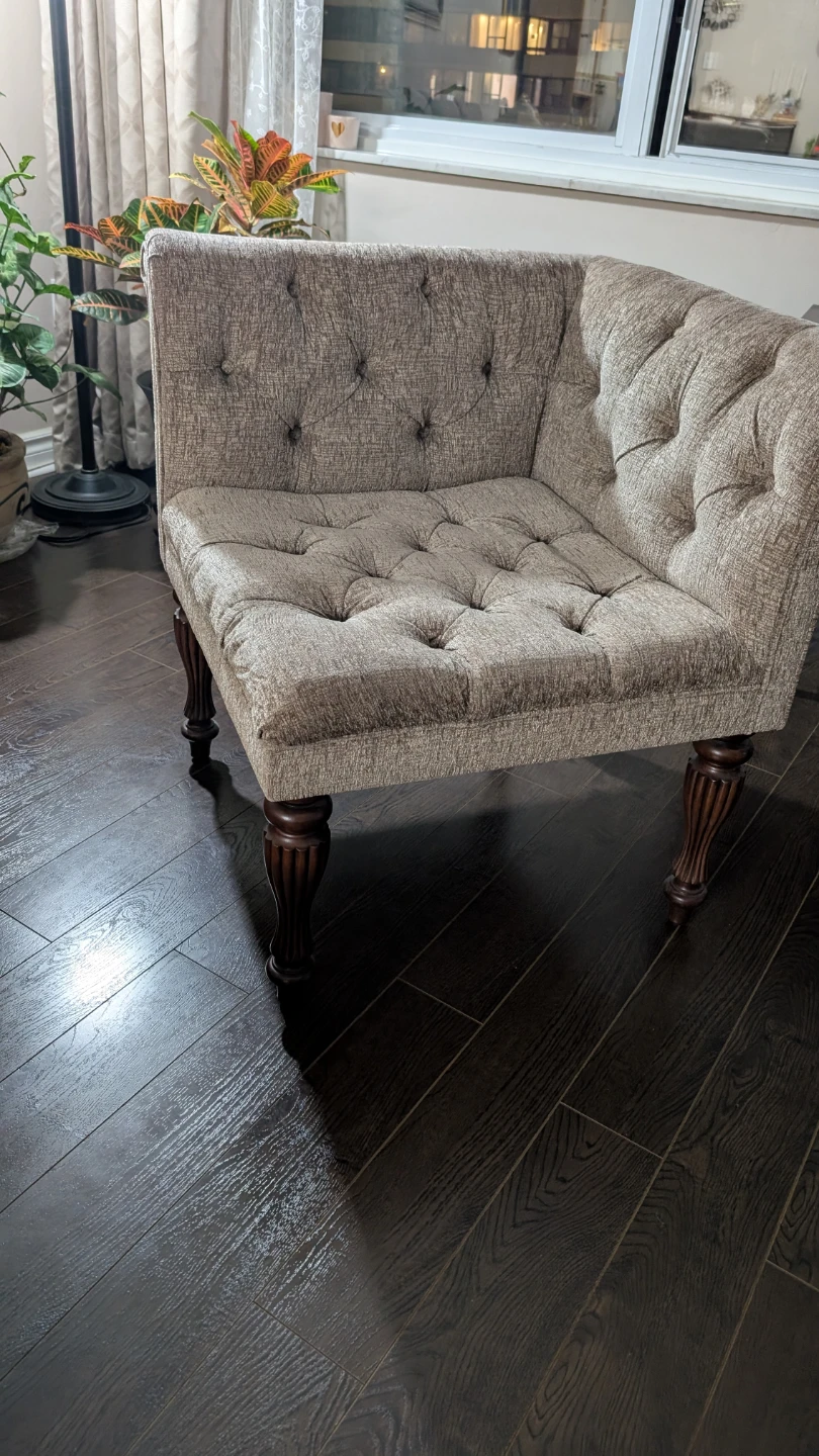 🥕 Tufted Corner Chair - Beige Fabric