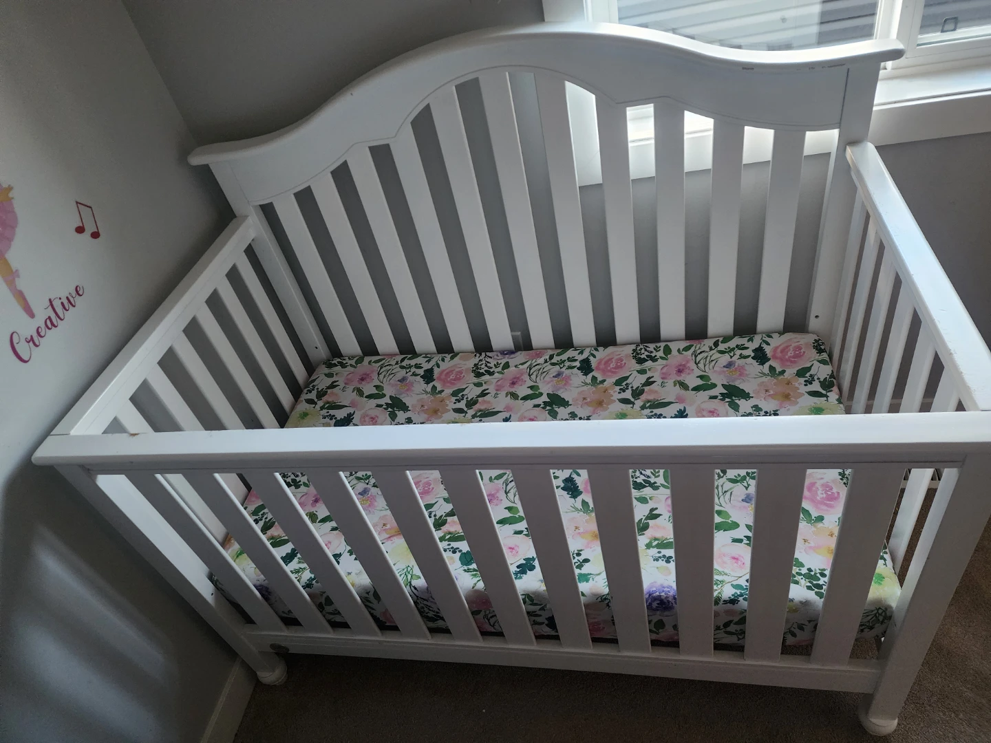 White Baby Crib with Floral Mattress - photo 2