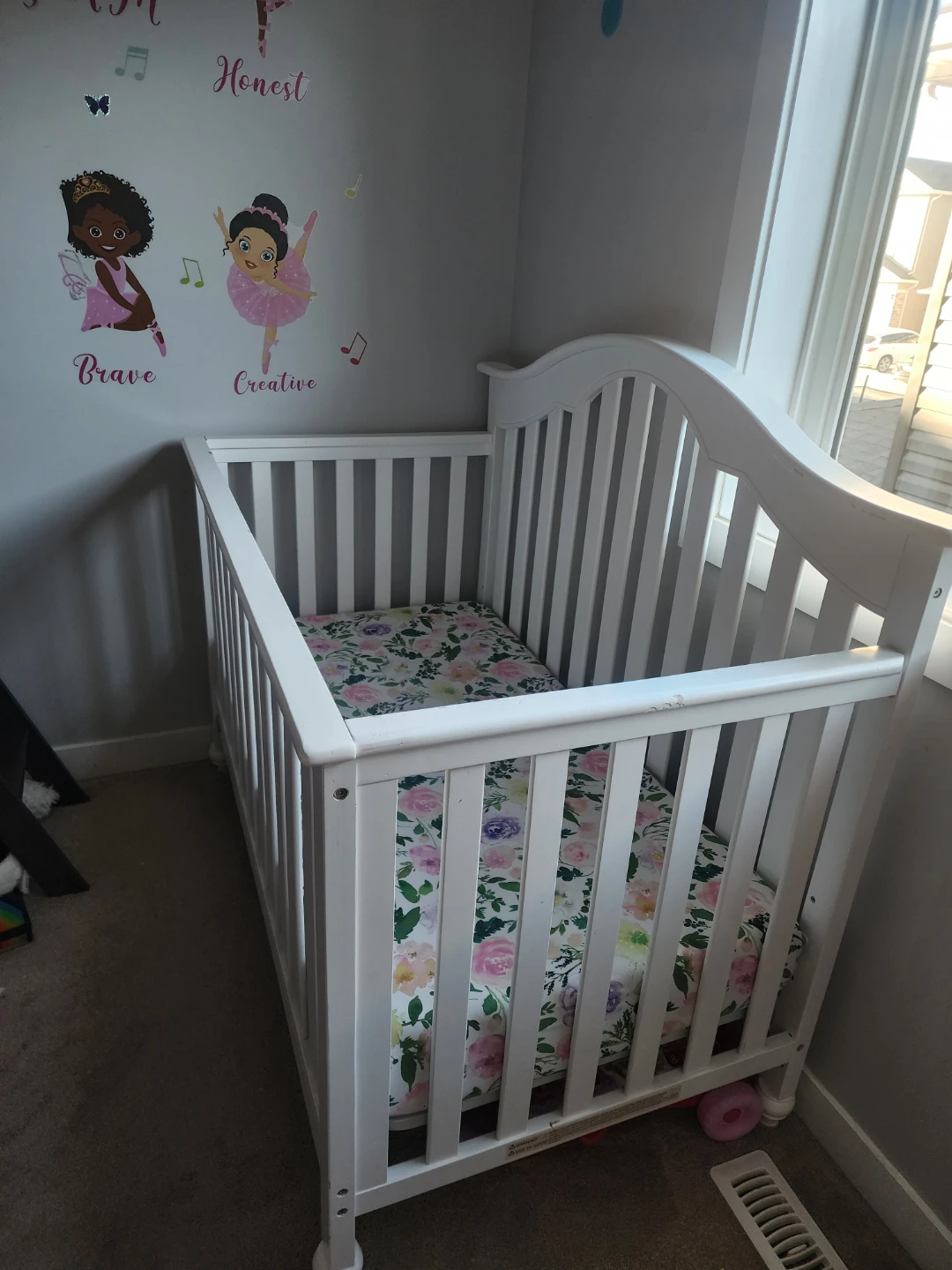 White Baby Crib with Floral Mattress - photo 3