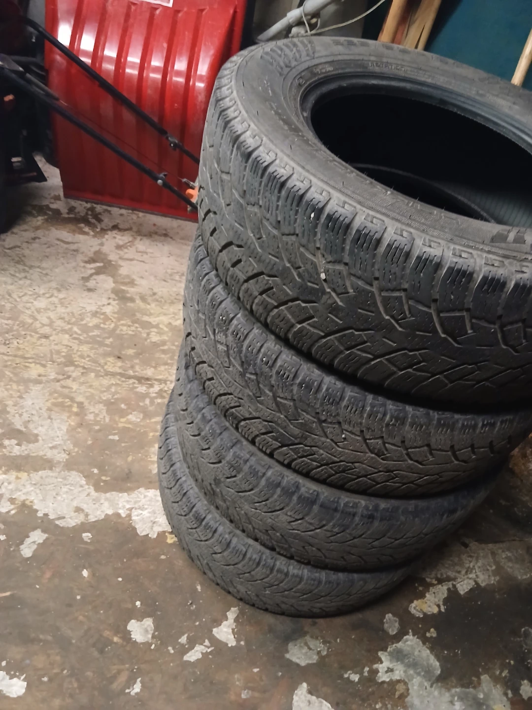 4 Nokian Hakkapeliitta CR4 235/65R16C Winter Tires