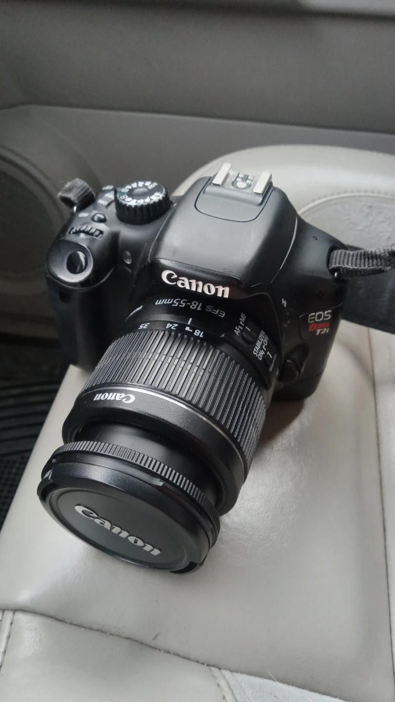 Canon EOS Rebel T2i DSLR Camera
