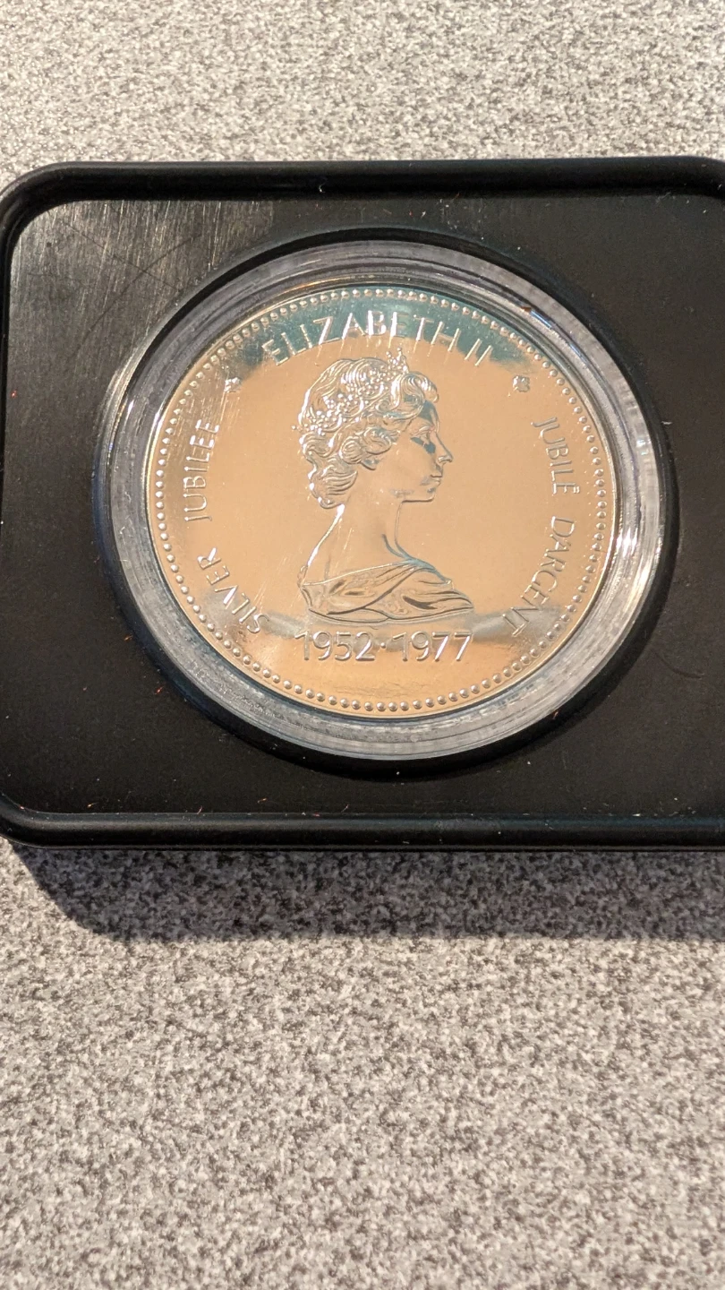 Canada Dollar 1977 Silver Jubilee Coin - photo 4