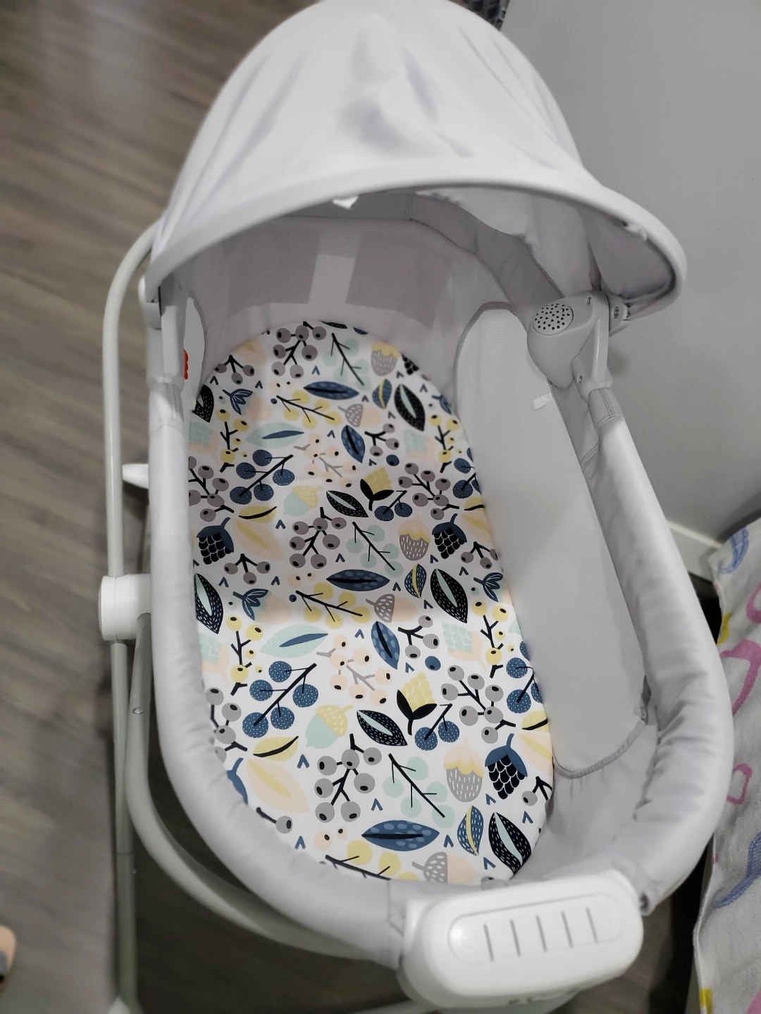 Fisher-Price Soothing Motions Bassinet - photo 3