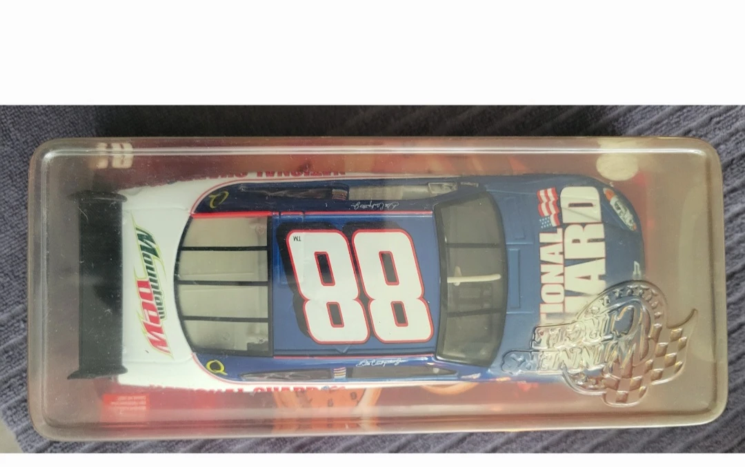 Dale Earnhardt Jr. #88 National Guard NASCAR Race Car 1:24 - photo 3