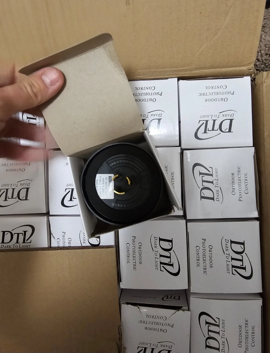 DTL  (dark to light ) OuTDOOR PHOTOELECTRIC CONTROL - photo 2