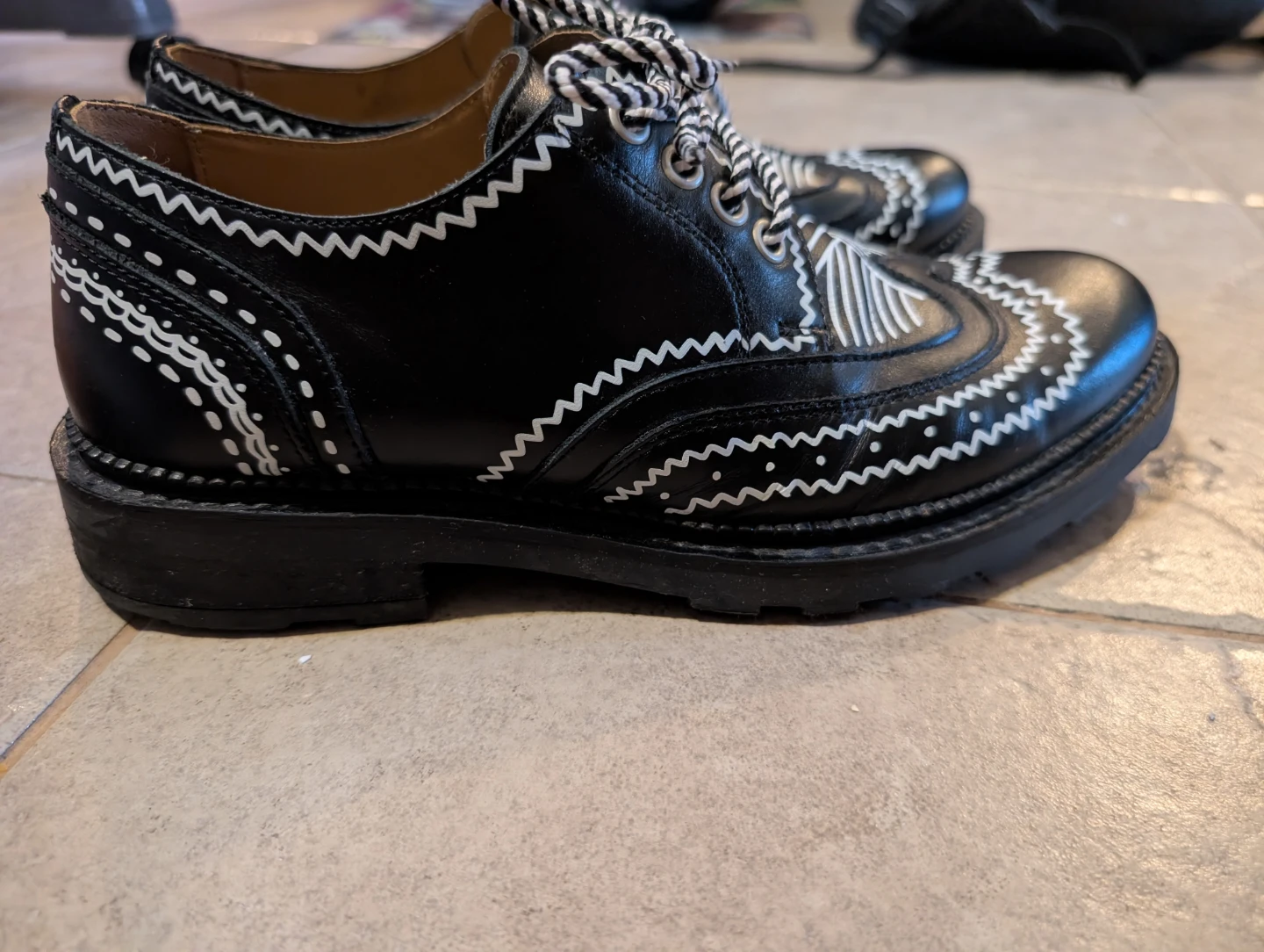 Size 8.5W Fluevog Aiden in Black & White - photo 4