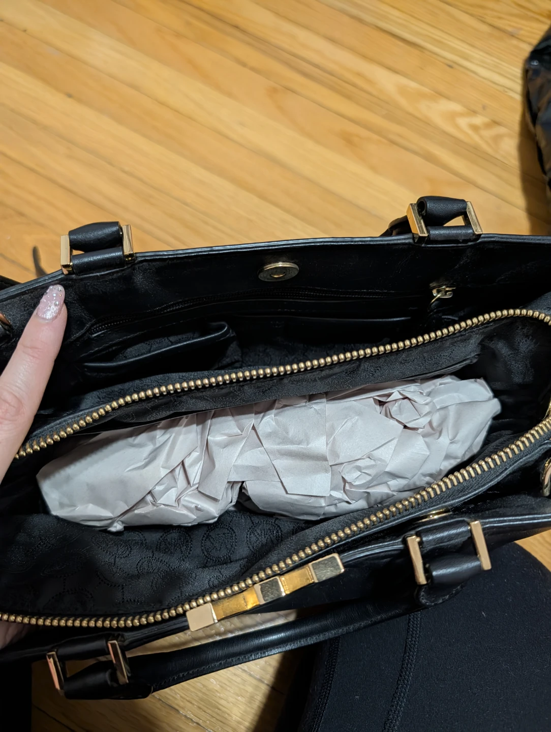Michael Kors Black Leather Handbag - photo 2