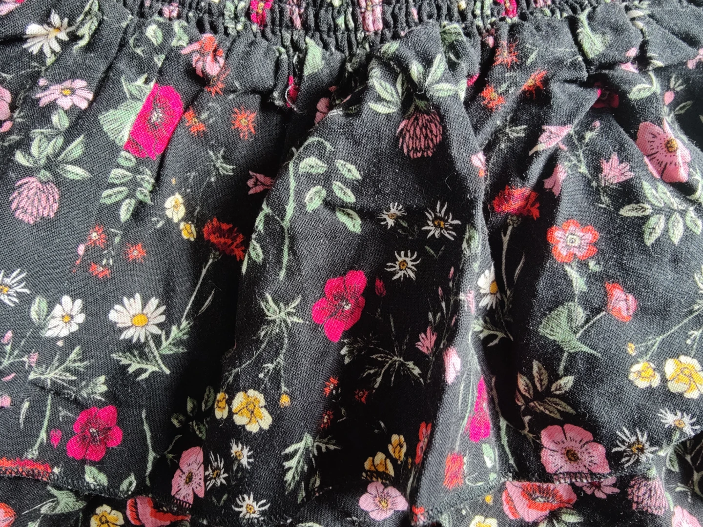 Women's H&M Coachella Black Floral Mini Skirt Size Small - photo 3