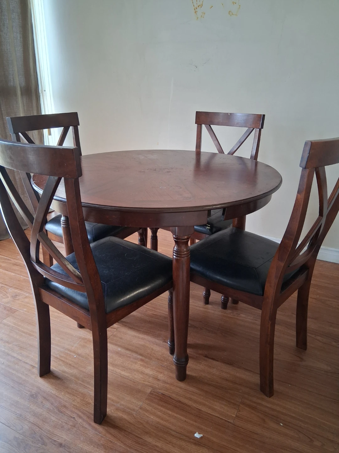Round Dining Table with 4 Chairs