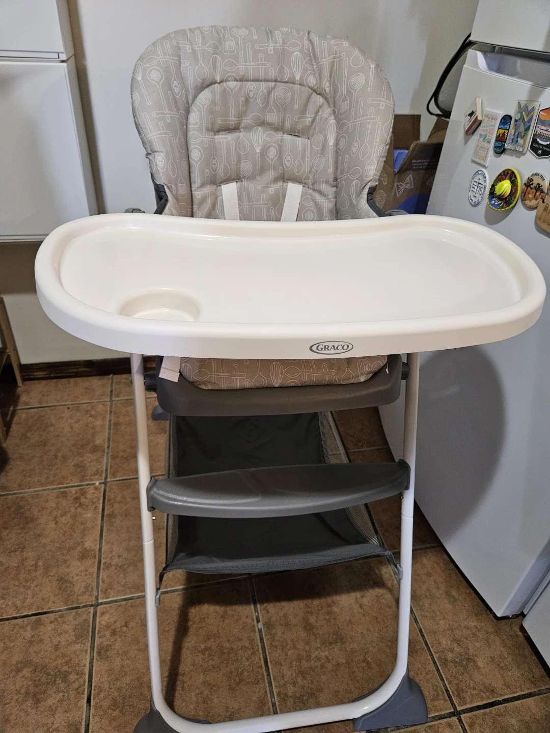 Graco Slim Snacker High Chair - photo 2
