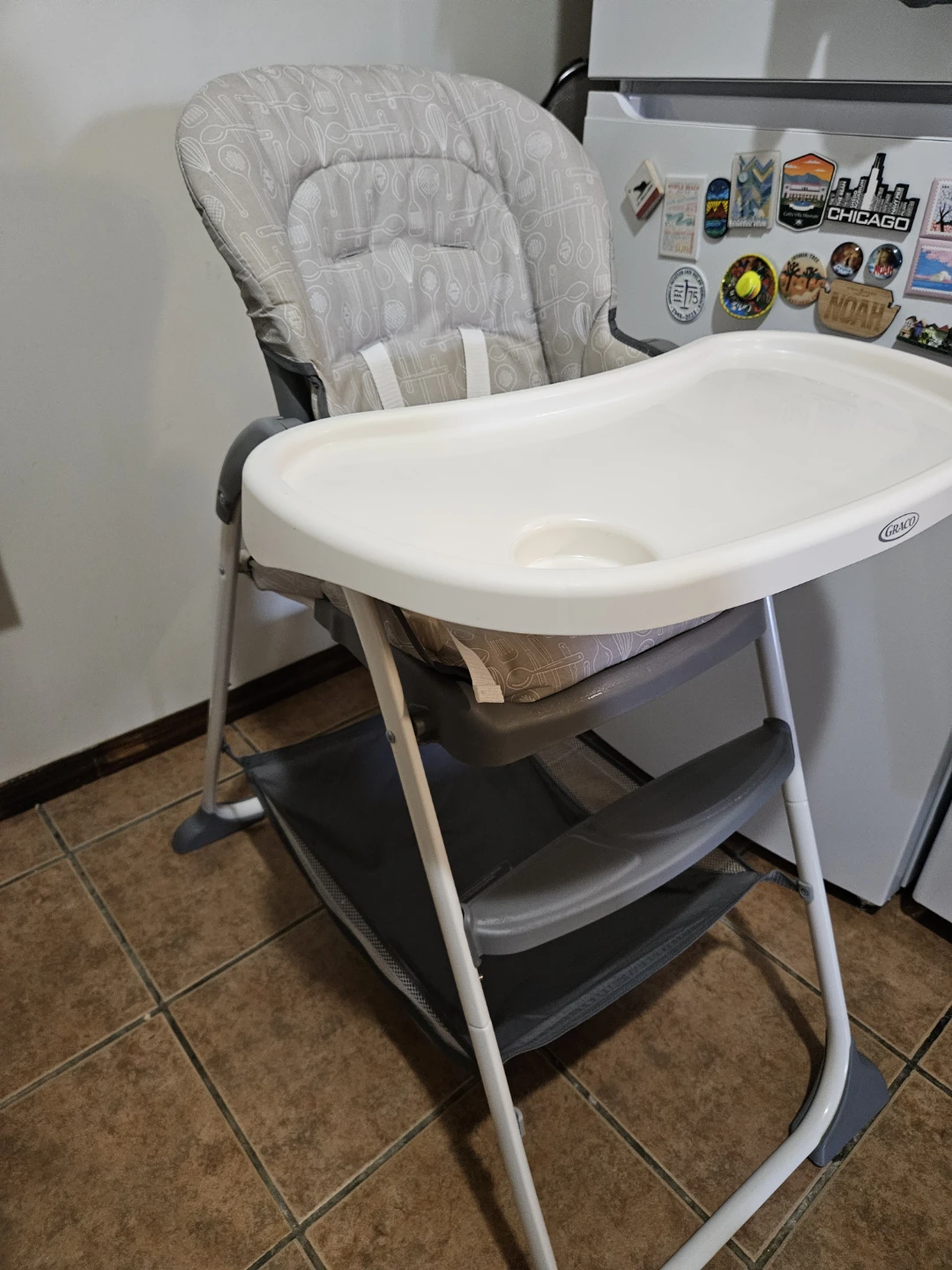 Graco Slim Snacker High Chair - photo 3