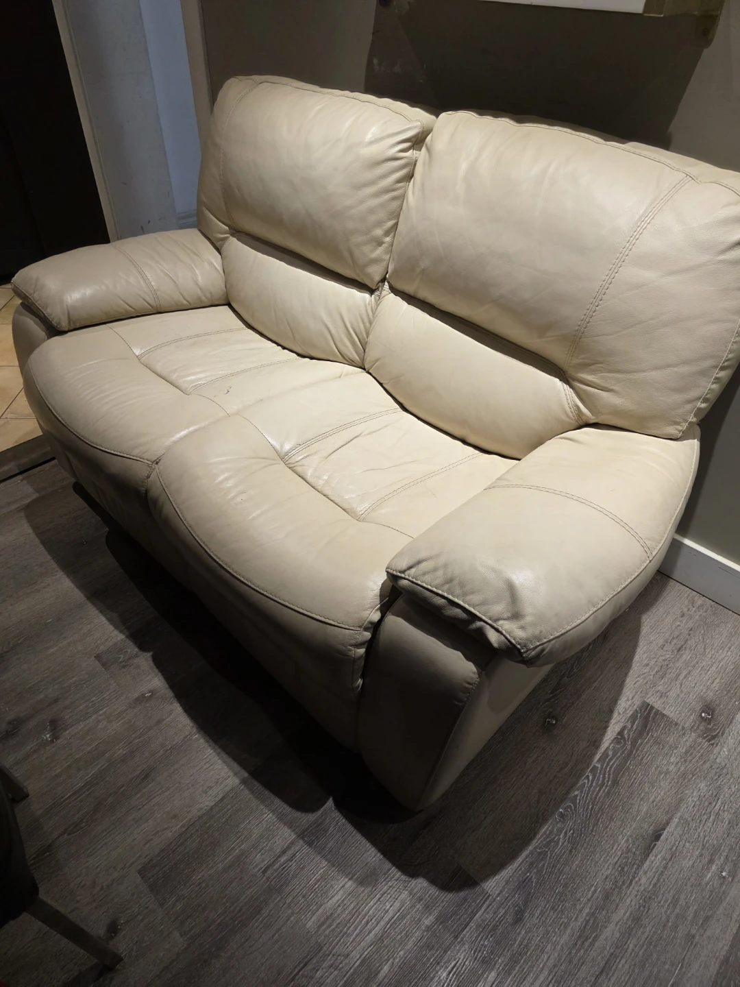 Cream Leather Loveseat Sofa - photo 2