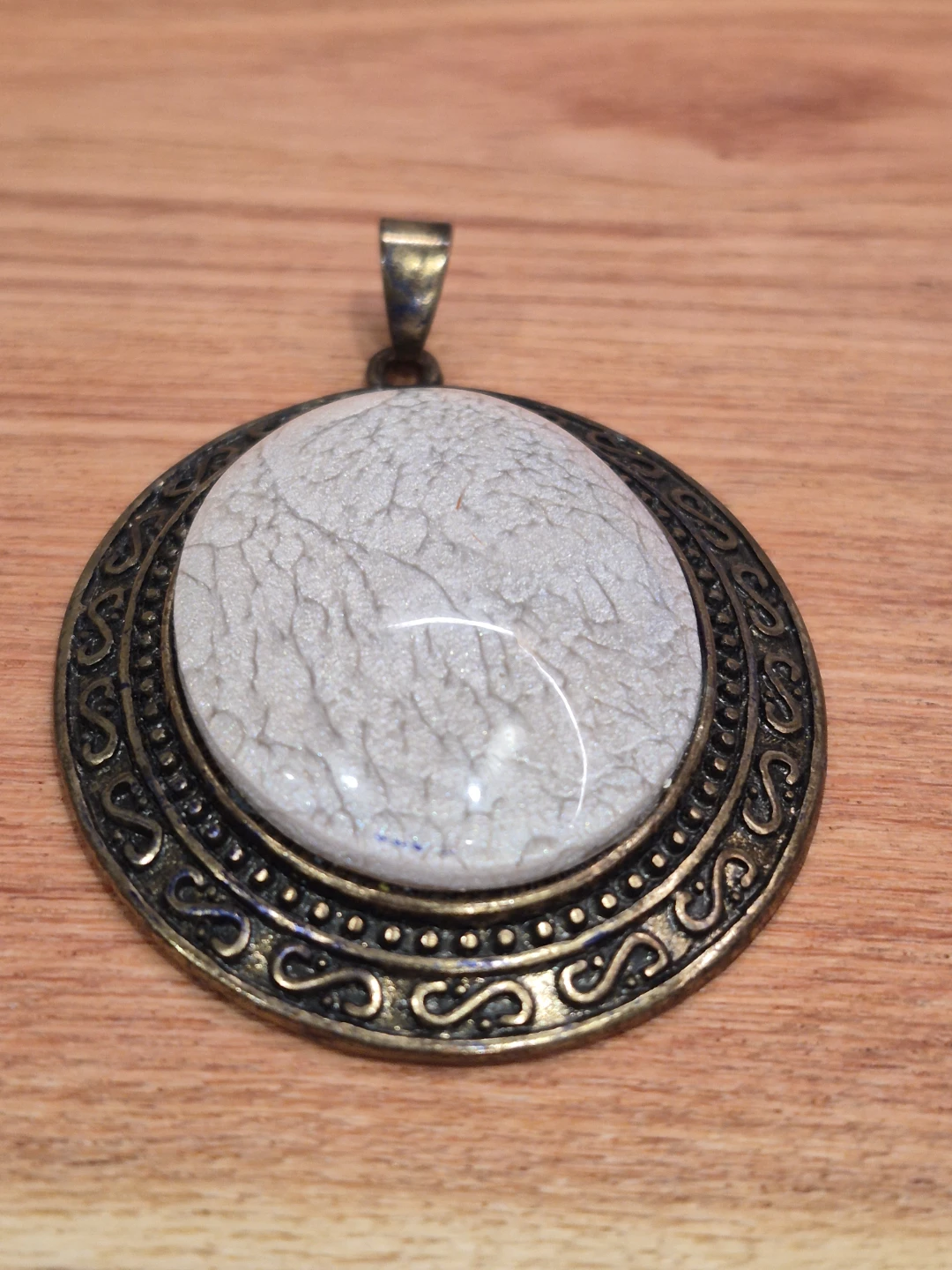 Beautiful 2" Oval Pendant with Crackle-Patterned Stone Set in.. - photo 5