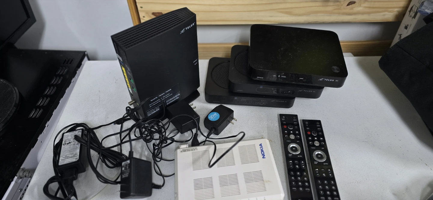 Telus and Nokia Modem and Router Bundle with Remotes