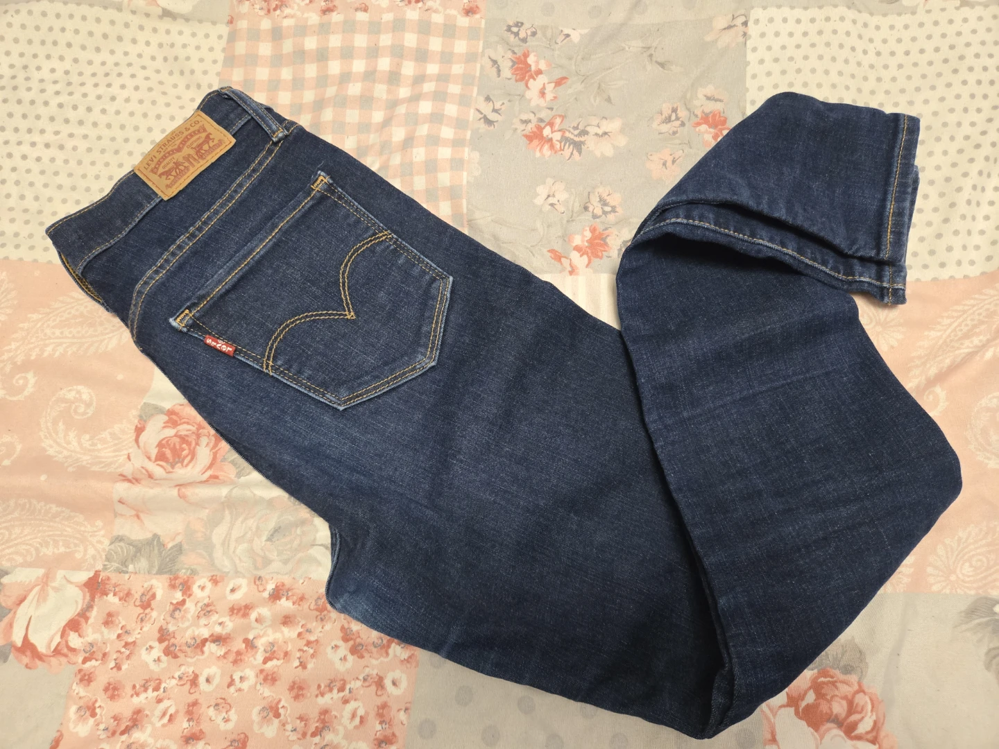 Levi's 720 High Rise Super Skinny Jeans - Size 27