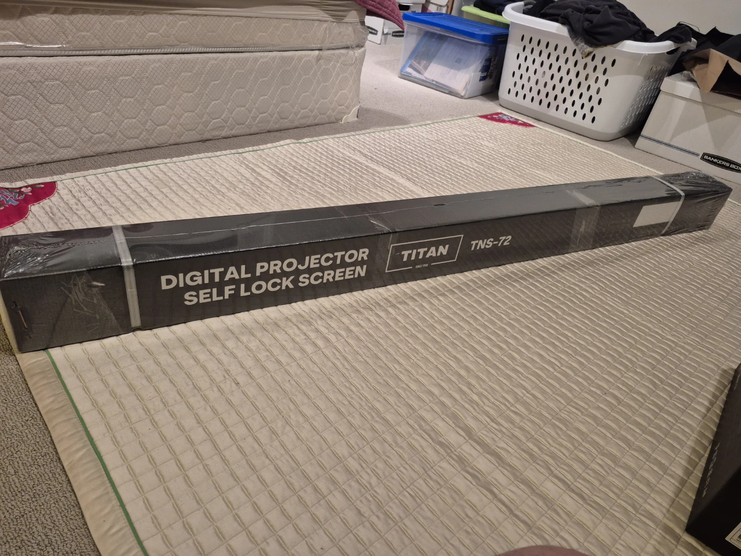 New TITAN TNS-72 Digital Projector Self Lock Screen