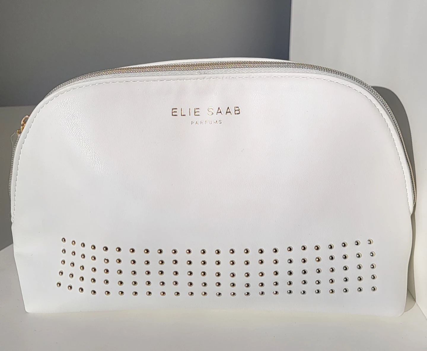 Elie Saab Cosmetics Bag with Skincare Samples - photo 2