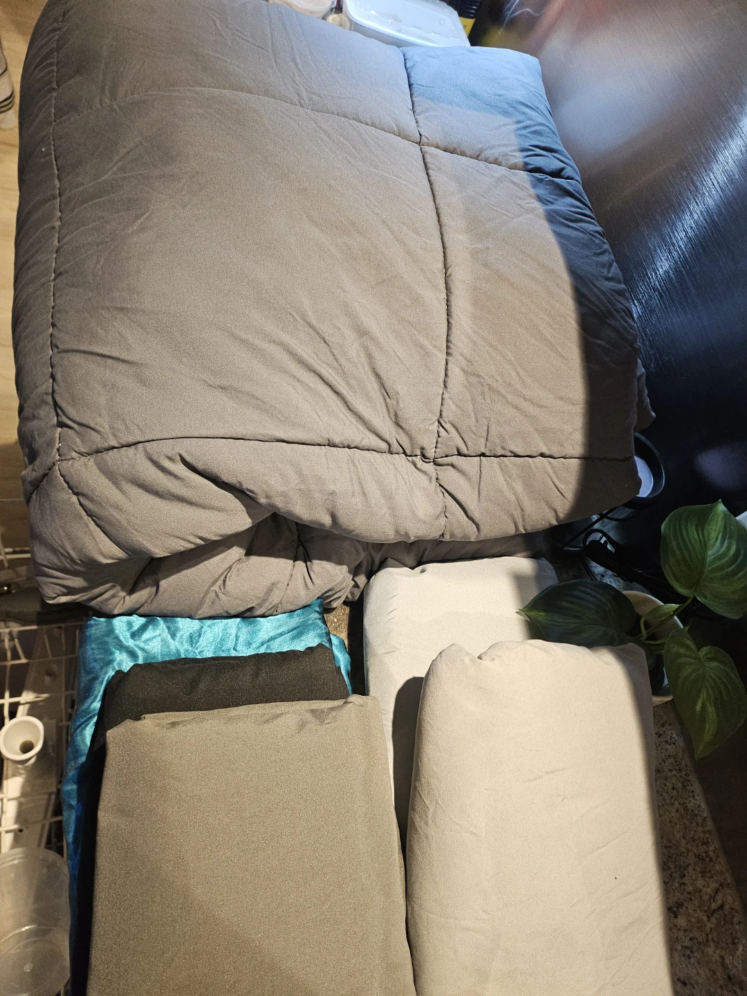 King duvet, 2x duvet covers and 3x flat sheets - photo 2