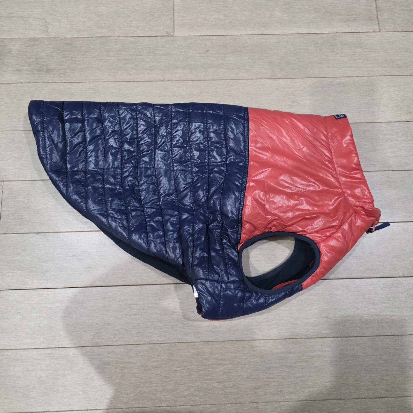 Vineyard Vines Quilted Dog Vest - Red/Navy - Size L - photo 3