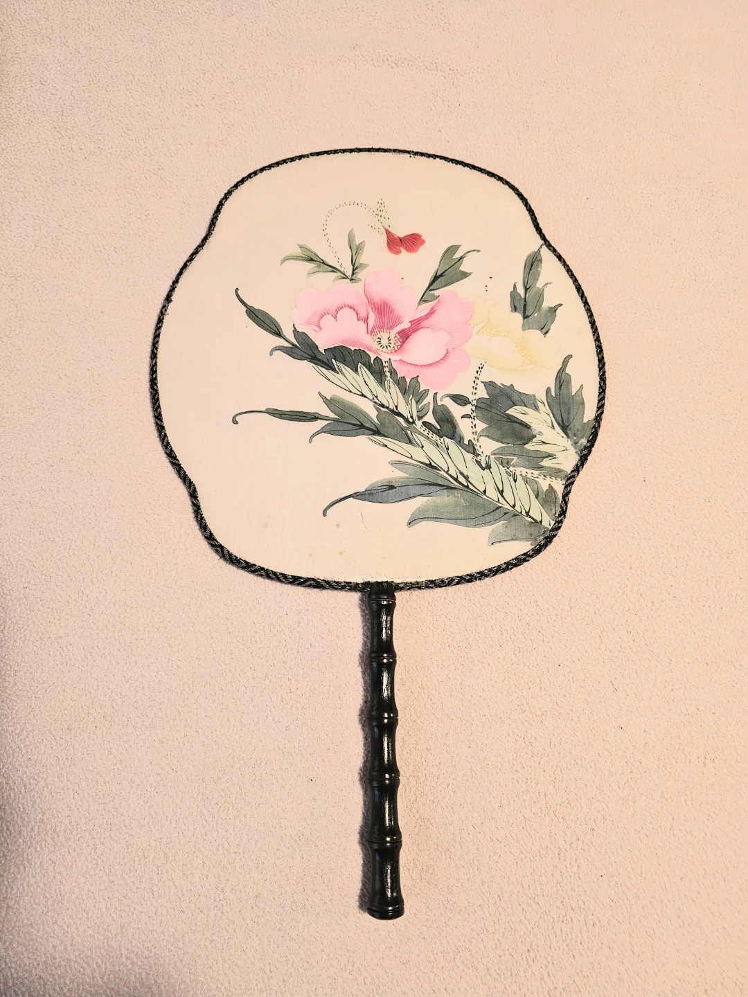 Beautiful Vintage Hand Painted Silk Paddle Fan $3 - photo 2