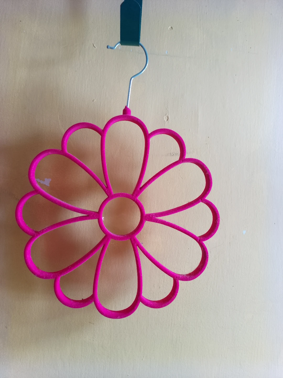 Pink Flower-Shaped Scarf Hanger
