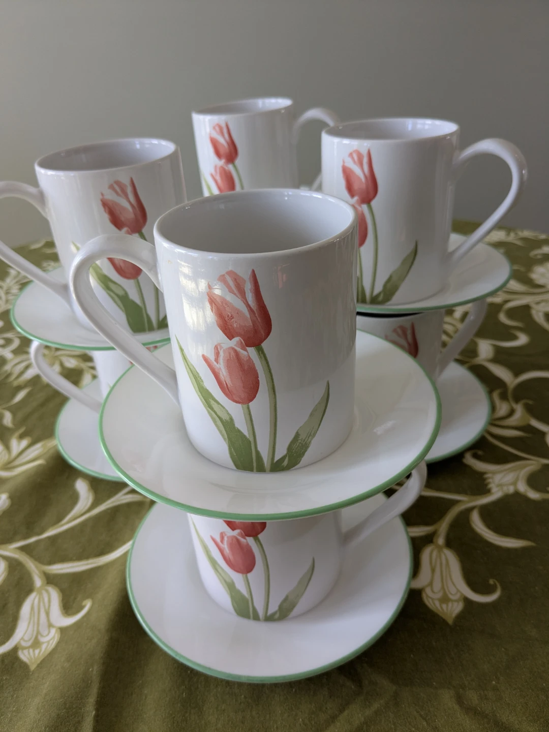Set of 8 Corelle 🌷 Mugs and Saucers