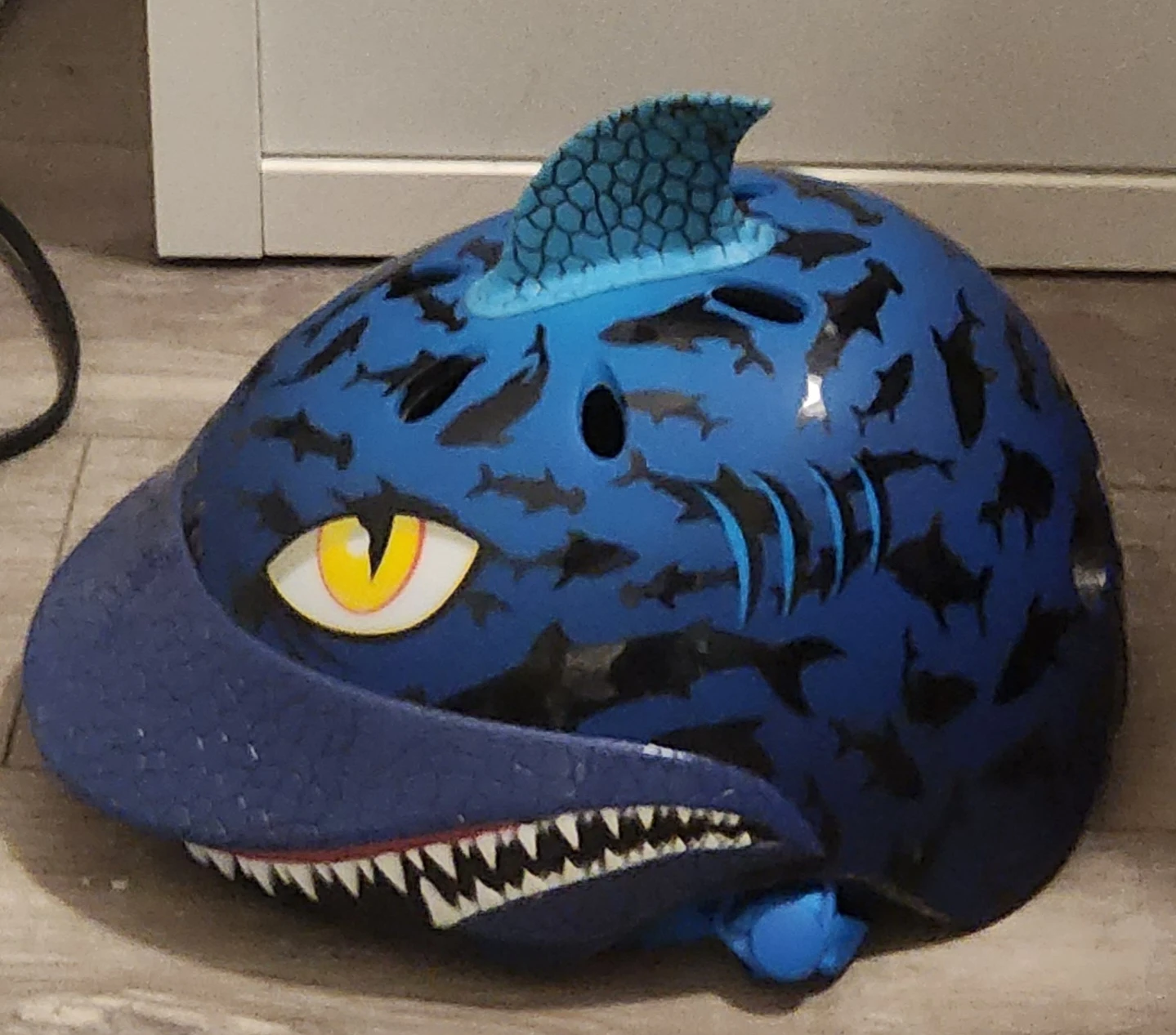 Kids' adjustable Roller Skates,  Shark Helmet and pads - photo 5