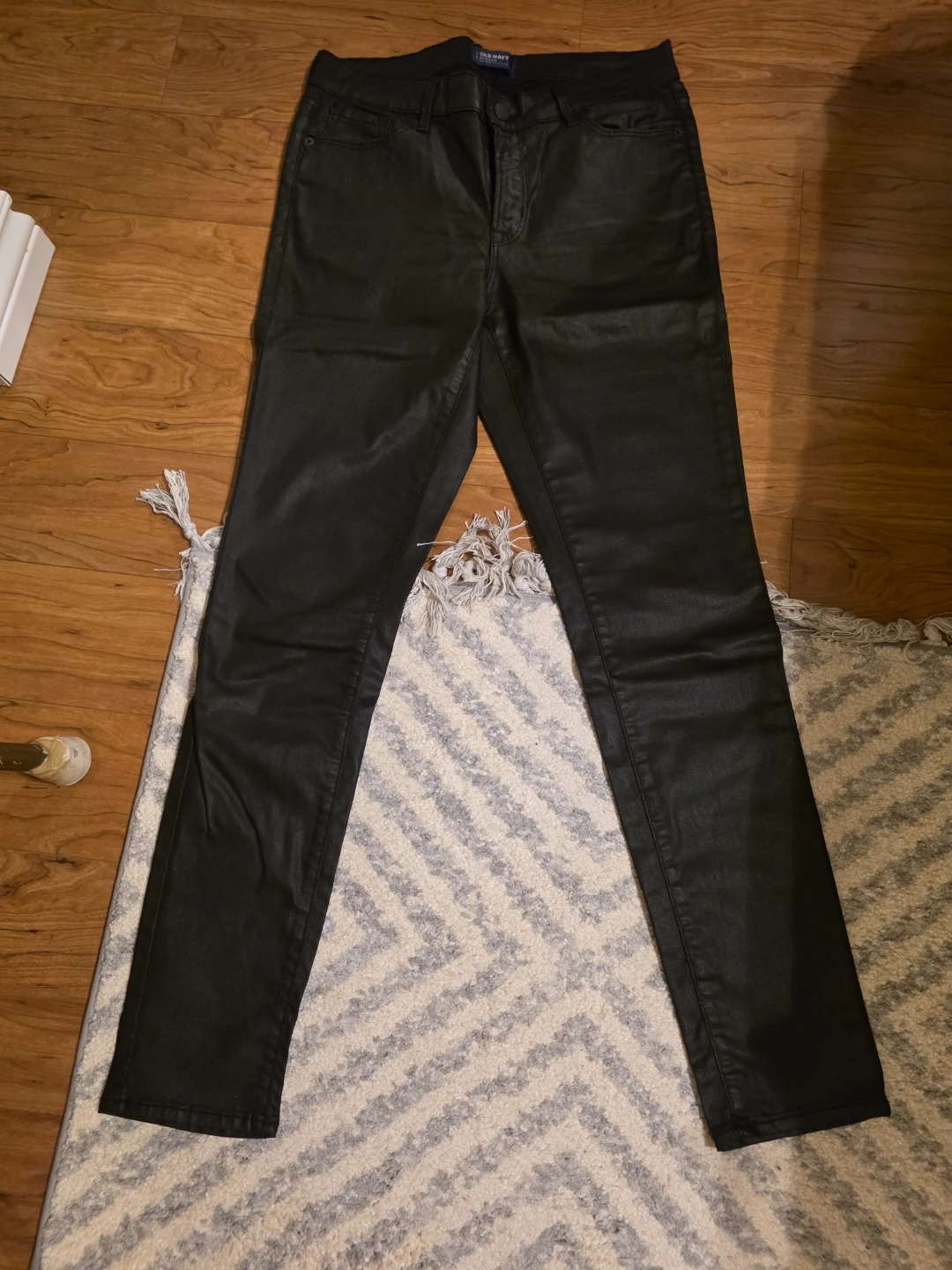 Old Navy Rockstar Black Coated Jeans - Size 8