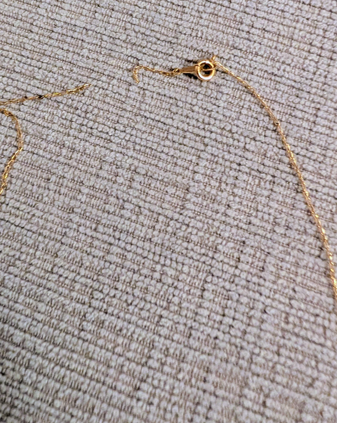 Gold Coloured Chain Necklace (Clasp Needs to Be Repaired) - photo 3