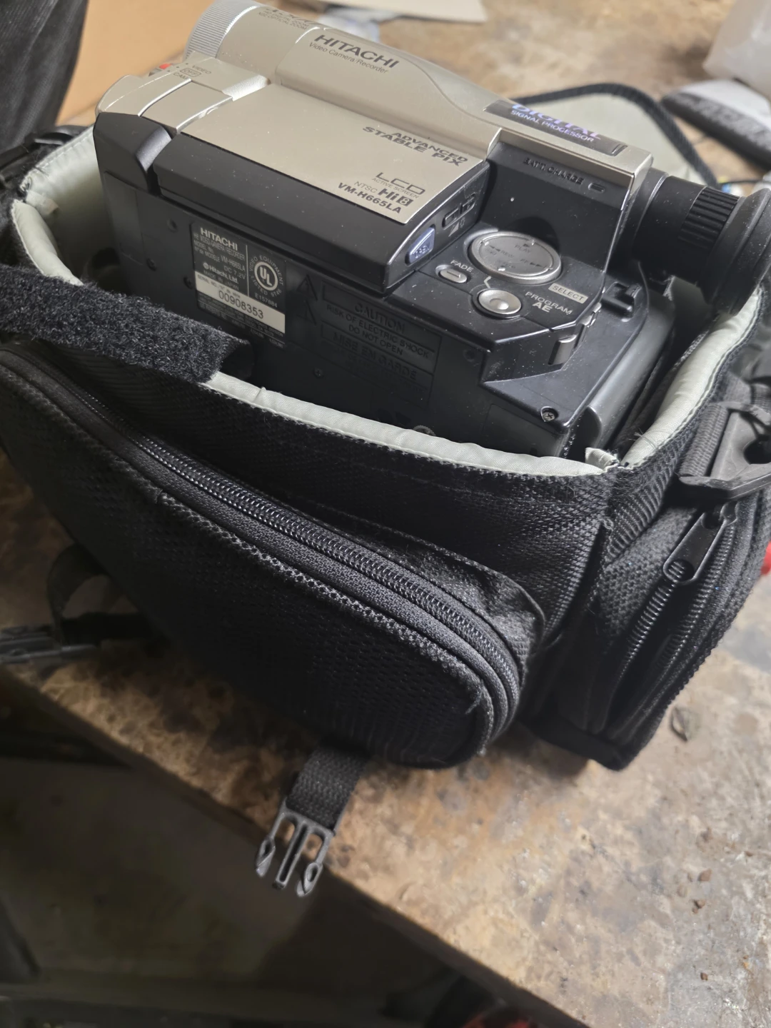 Hitachi VM-H665LA Video Camera Recorder - photo 3