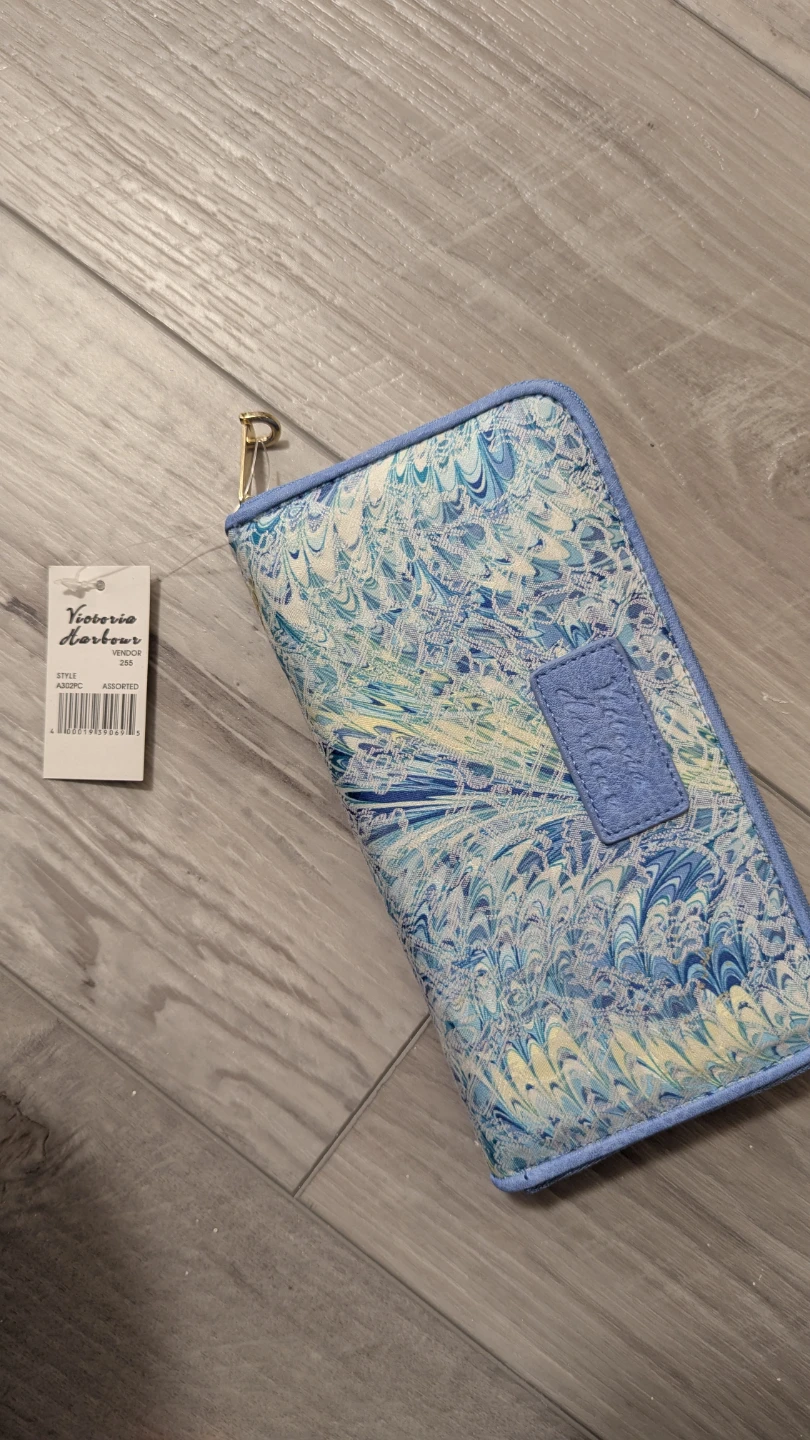 NEW Victoria Harbour Wallet - Blue Marble Pattern 🥕